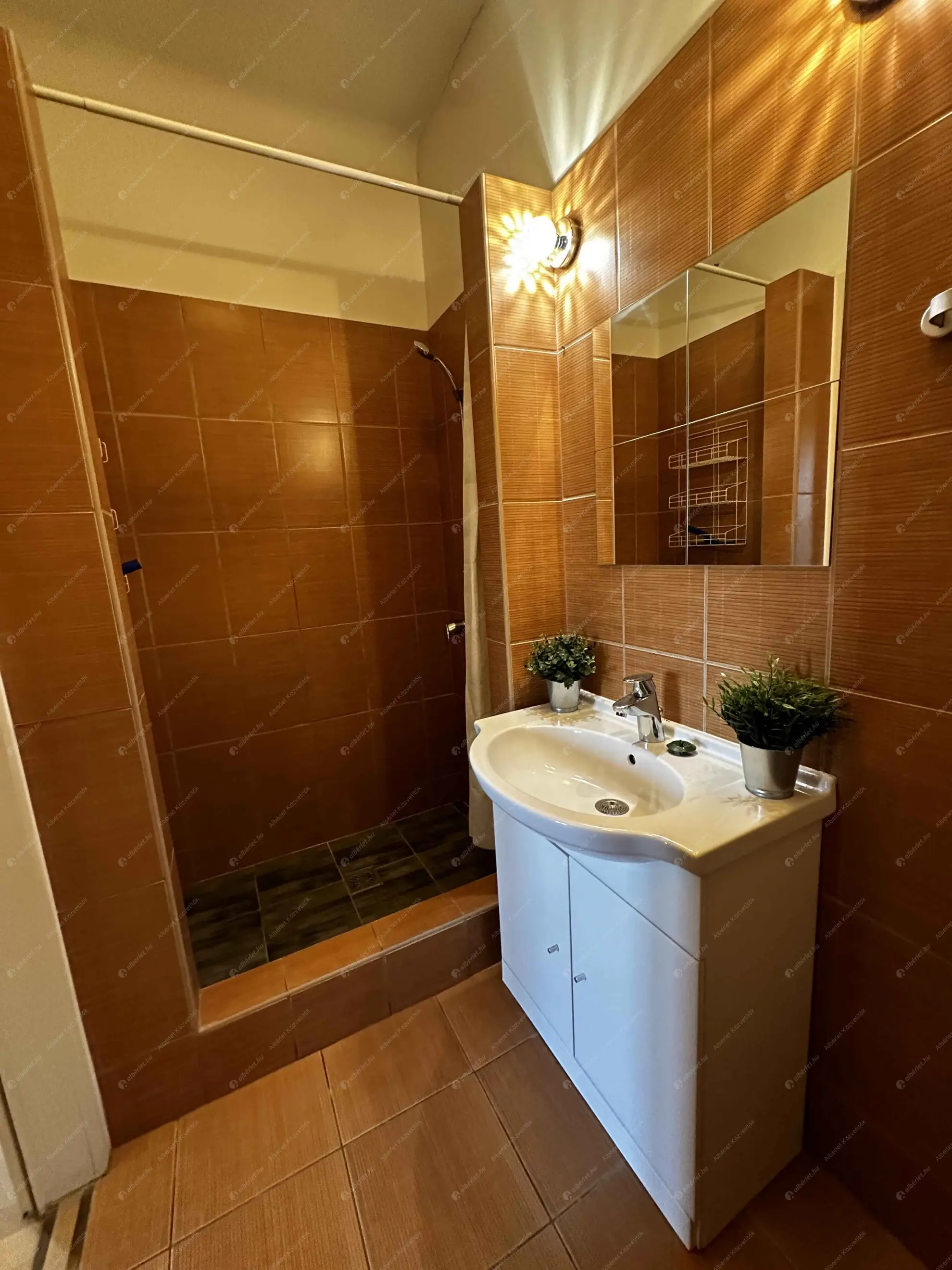 Kiadó albérlet 170000 Ft/hó áron: Budapest, III. kerület  Szentendrei út. Mérete: 37 nm, 1 szobás | Alberlet.hu - 6609286