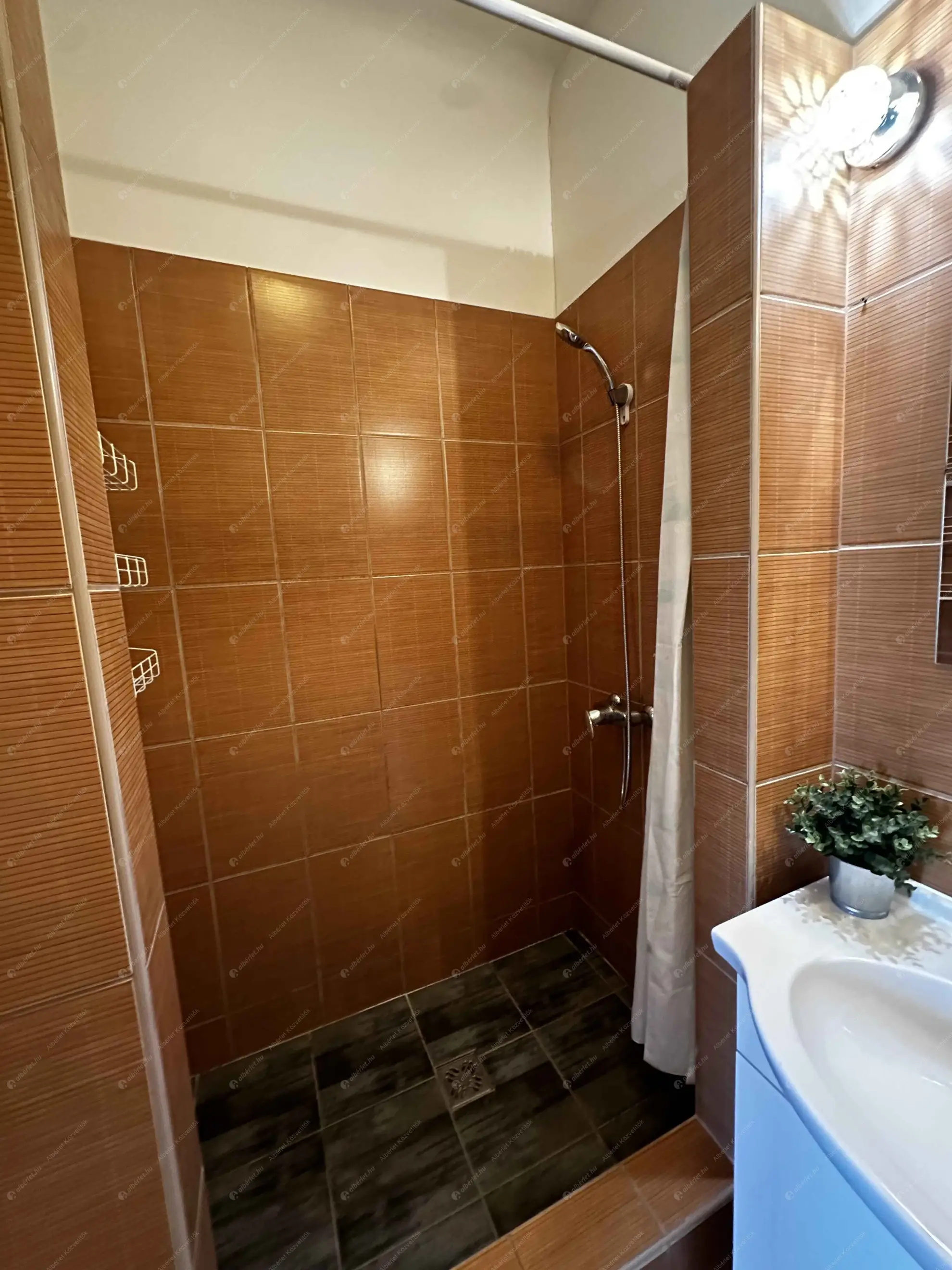 Kiadó albérlet 170000 Ft/hó áron: Budapest, III. kerület  Szentendrei út. Mérete: 37 nm, 1 szobás | Alberlet.hu - 6609287