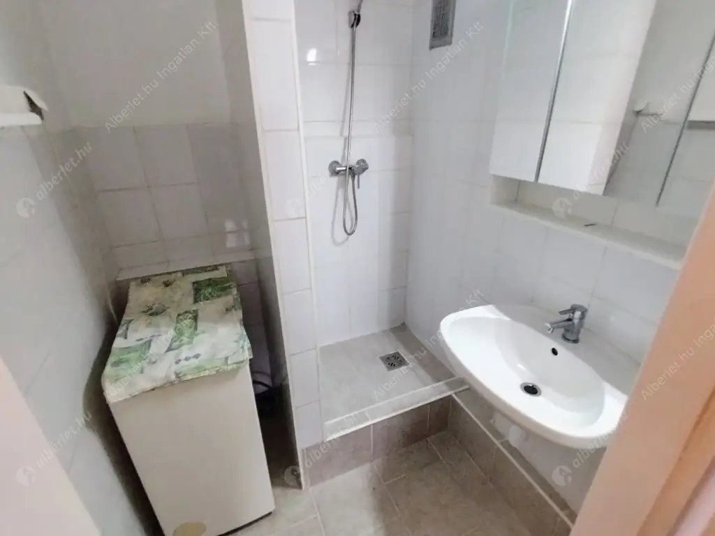 Kiadó albérlet 220000 Ft/hó áron: Budapest, III. kerület  Szentendrei út. Mérete: 52 nm, 2 szobás | Alberlet.hu - 6550945