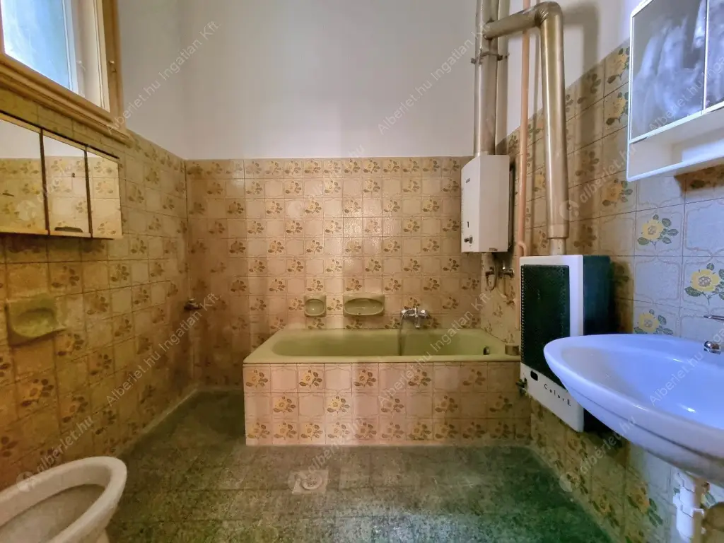 Kiadó albérlet 250000 Ft/hó áron: Budapest, III. kerület  Szentendrei út. Mérete: 90 nm, 3 szobás | Alberlet.hu - 6570427