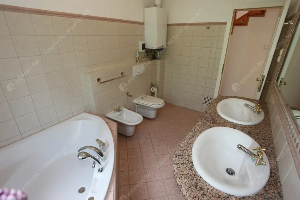 Kiadó albérlet 450000 Ft/hó áron: Budapest, III. kerület  Szépvölgyi út. Mérete: 130 nm, 3 szobás | Alberlet.hu - 6559863