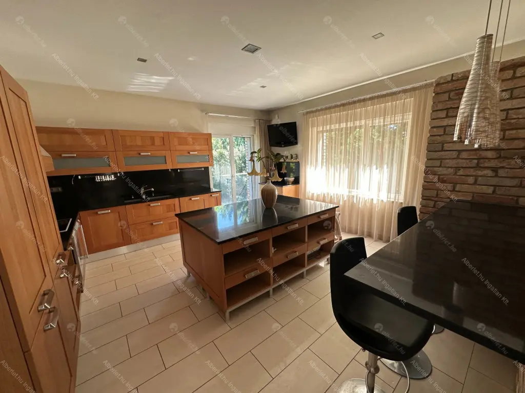 Kiadó albérlet 2300000 Ft/hó áron: Budapest, III. kerület  Szépvölgyi út. Mérete: 180 nm, 5 szobás | Alberlet.hu - 6702259