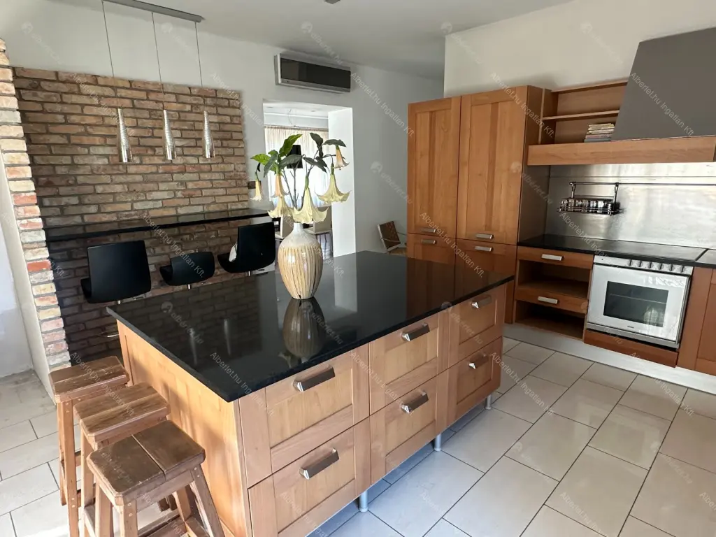 Kiadó albérlet 2300000 Ft/hó áron: Budapest, III. kerület  Szépvölgyi út. Mérete: 180 nm, 5 szobás | Alberlet.hu - 6702261