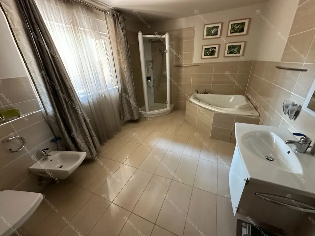 Kiadó albérlet 2300000 Ft/hó áron: Budapest, III. kerület  Szépvölgyi út. Mérete: 180 nm, 5 szobás | Alberlet.hu - 6702282