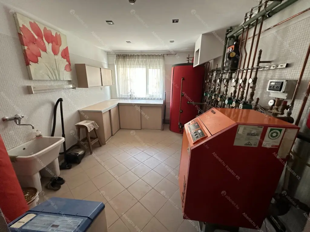 Kiadó albérlet 2300000 Ft/hó áron: Budapest, III. kerület  Szépvölgyi út. Mérete: 180 nm, 5 szobás | Alberlet.hu - 6702284