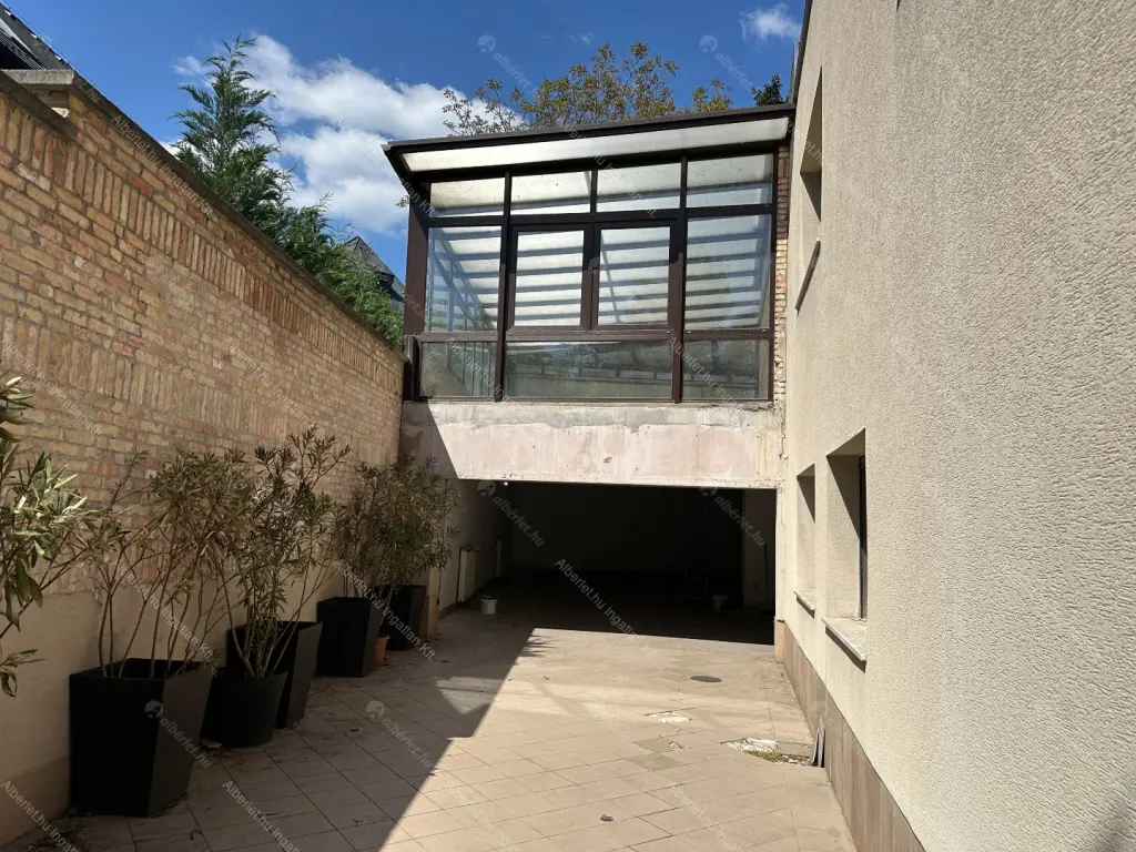 Kiadó albérlet 2300000 Ft/hó áron: Budapest, III. kerület  Szépvölgyi út. Mérete: 180 nm, 5 szobás | Alberlet.hu - 6702287