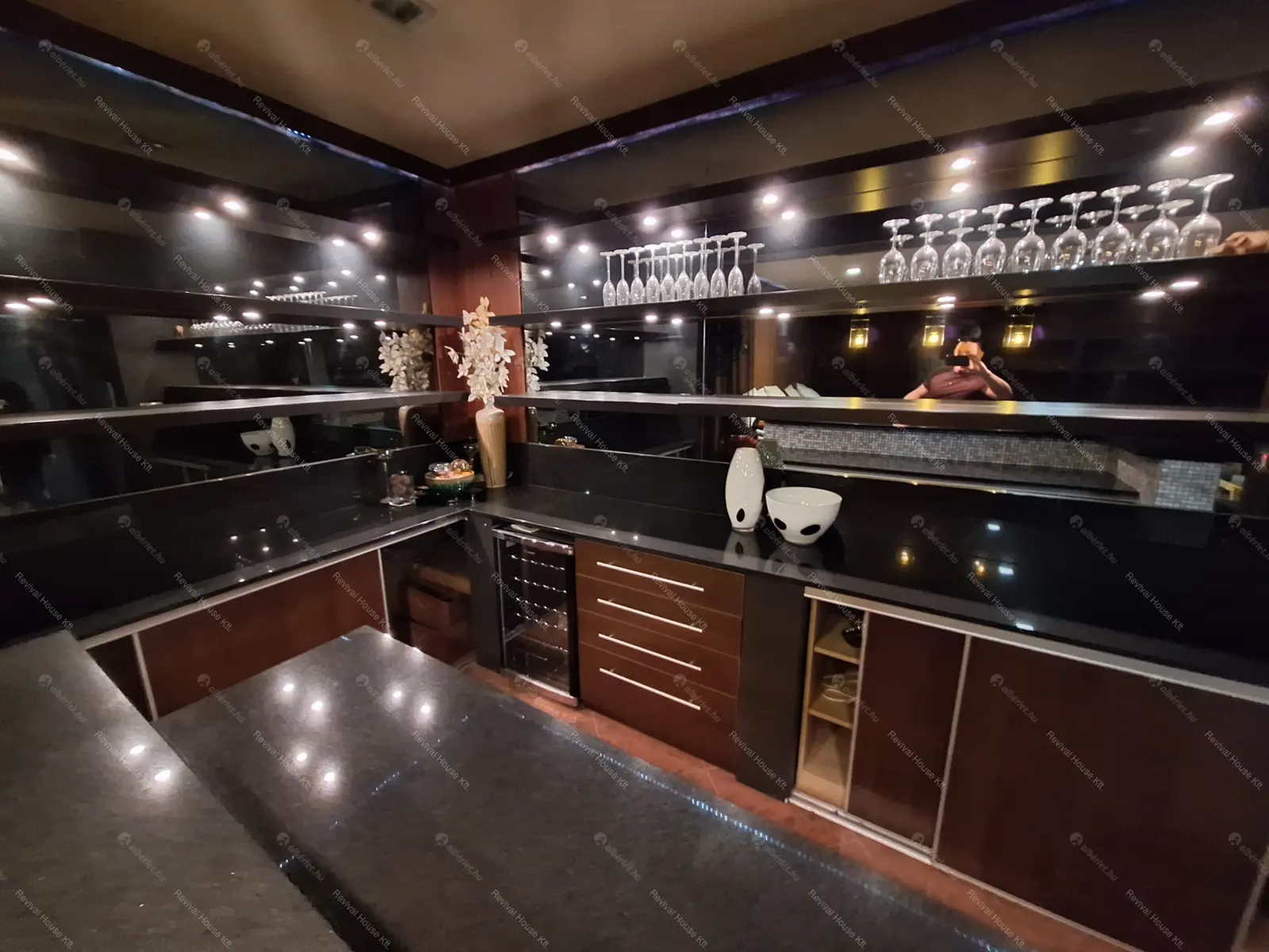 Kiadó albérlet 2300000 Ft/hó áron: Budapest, III. kerület  Szépvölgyi út. Mérete: 350 nm, 6 szobás | Alberlet.hu - 6704680