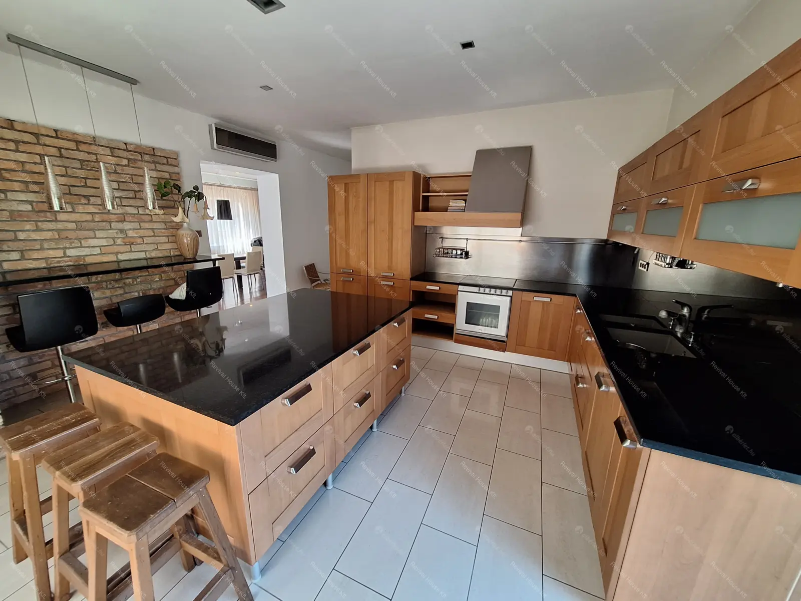 Kiadó albérlet 2300000 Ft/hó áron: Budapest, III. kerület  Szépvölgyi út. Mérete: 350 nm, 6 szobás | Alberlet.hu - 6704684