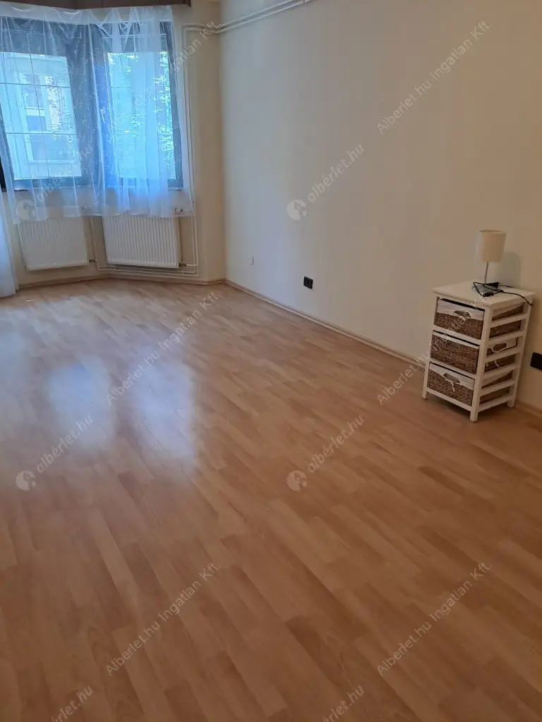Kiadó albérlet 210000 Ft/hó áron: Budapest, III. kerület  Viador utca. Mérete: 38 nm, 1 szobás | Alberlet.hu - 6630648