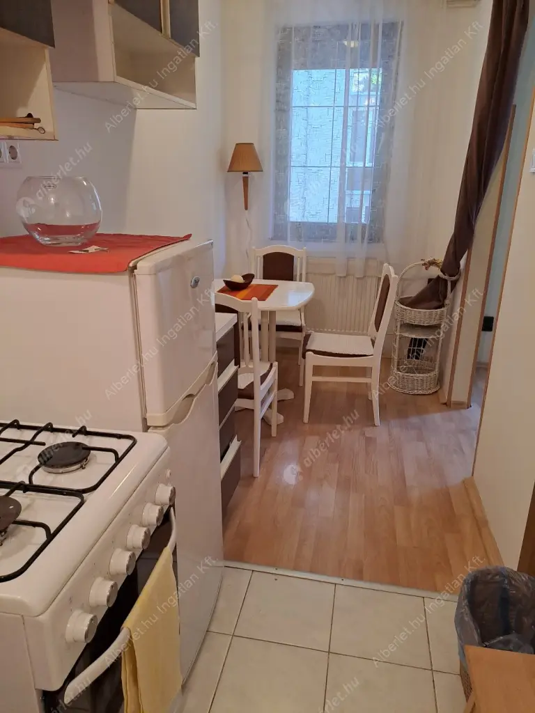 Kiadó albérlet 210000 Ft/hó áron: Budapest, III. kerület  Viador utca. Mérete: 38 nm, 1 szobás | Alberlet.hu - 6630649