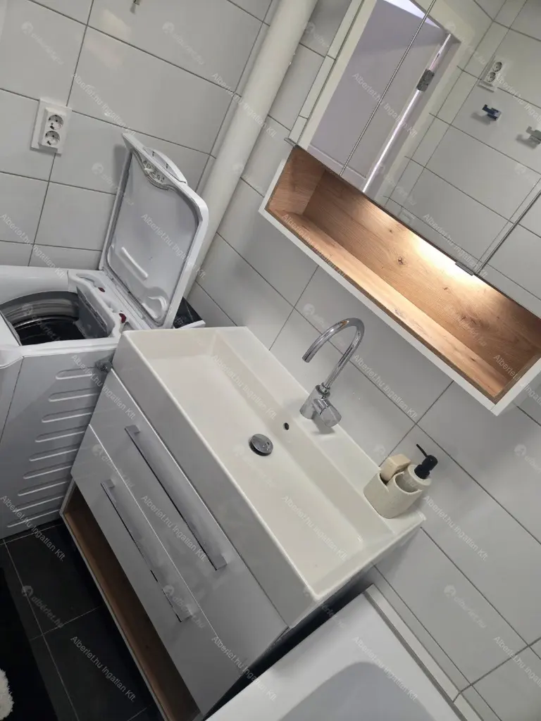 Kiadó albérlet 289000 Ft/hó áron: Budapest, IV. kerület  Liszt Ferenc utca. Mérete: 63 nm, 1 szobás | Alberlet.hu - 6673960