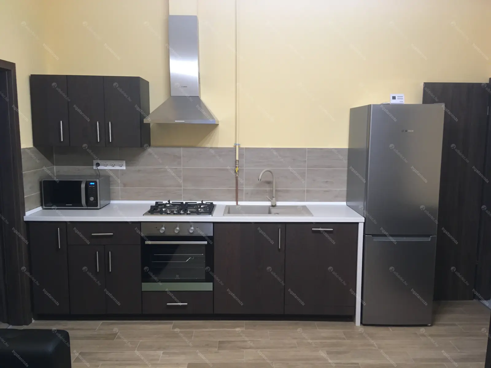 Kiadó albérlet 115000 Ft/hó áron: Budapest, IX. kerület  Bakáts tér. Mérete: 50 nm, 4 szobás | Alberlet.hu - 6654171