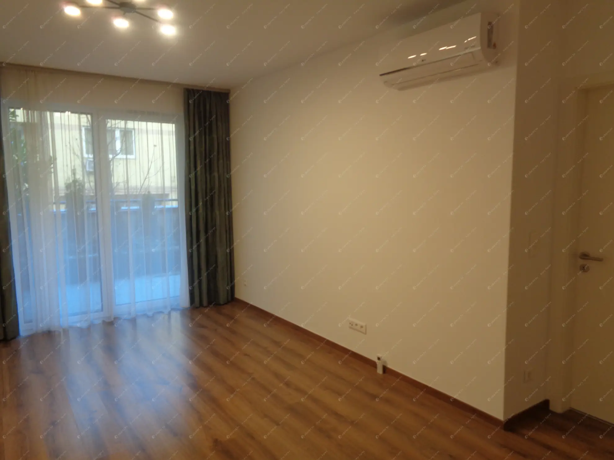 Kiadó albérlet 250000 Ft/hó áron: Budapest, IX. kerület  Balázs Béla utca. Mérete: 45 nm, 2 szobás | Alberlet.hu - 6621274