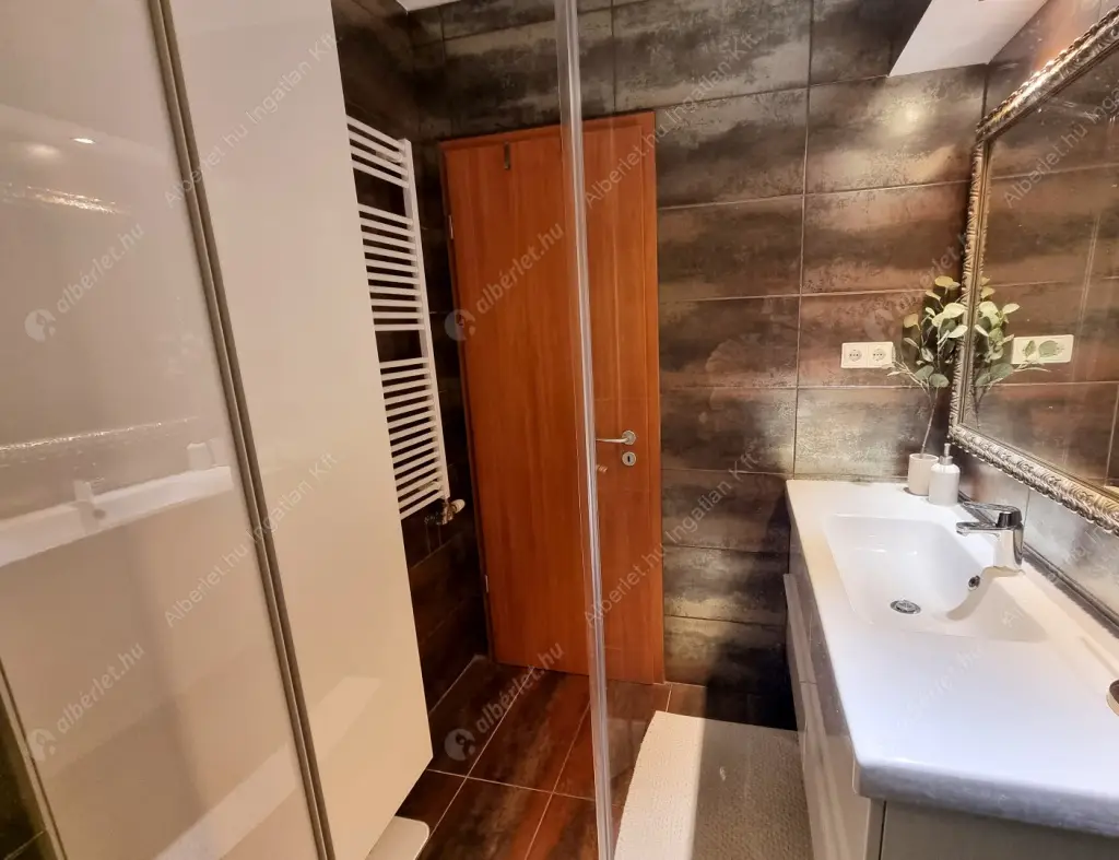 Kiadó albérlet 450000 Ft/hó áron: Budapest, IX. kerület  Balázs Béla utca. Mérete: 66 nm, 3 szobás | Alberlet.hu - 6610815
