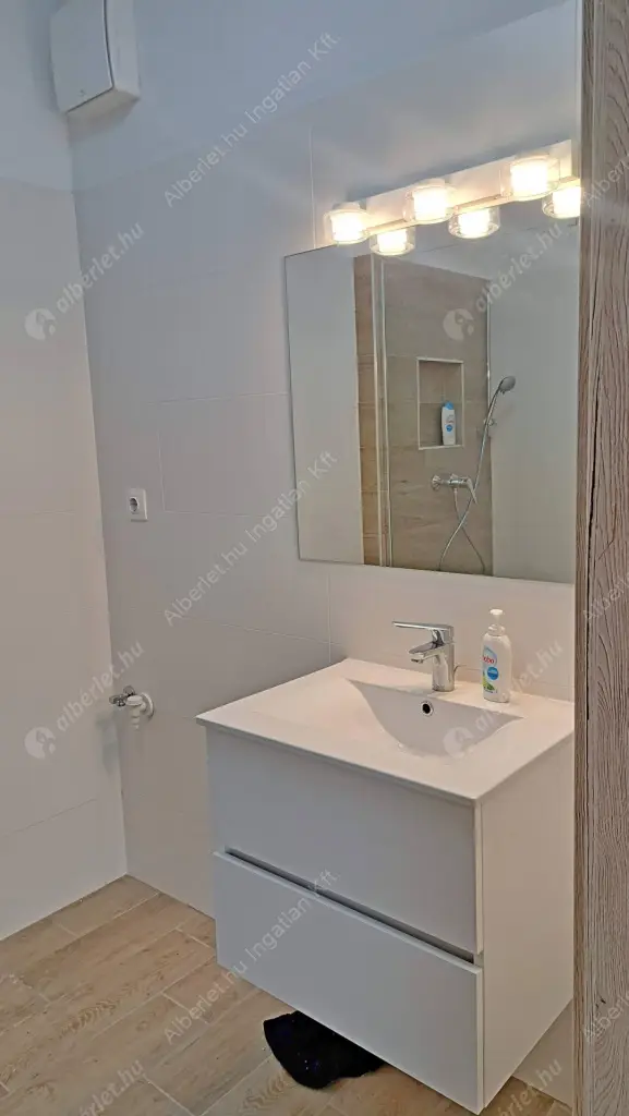 Kiadó albérlet 250000 Ft/hó áron: Budapest, IX. kerület  Bárd utca. Mérete: 46 nm, 1 szobás | Alberlet.hu - 6637850