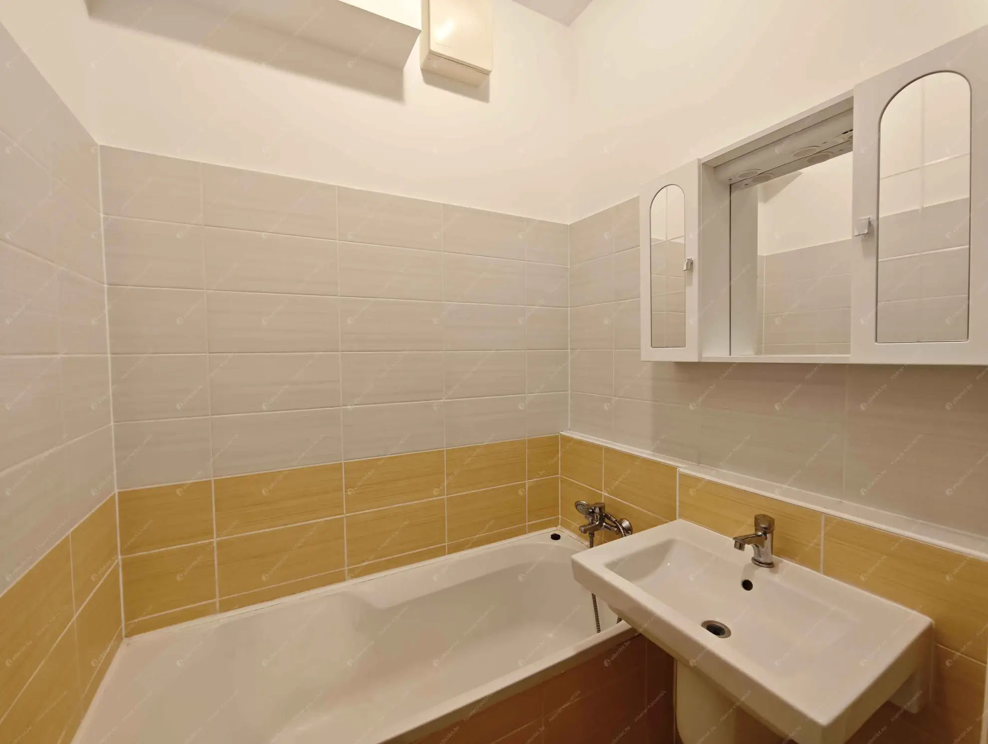 Kiadó albérlet 200000 Ft/hó áron: Budapest, IX. kerület  Dandár utca. Mérete: 29 nm, 1 szobás | Alberlet.hu - 6559093