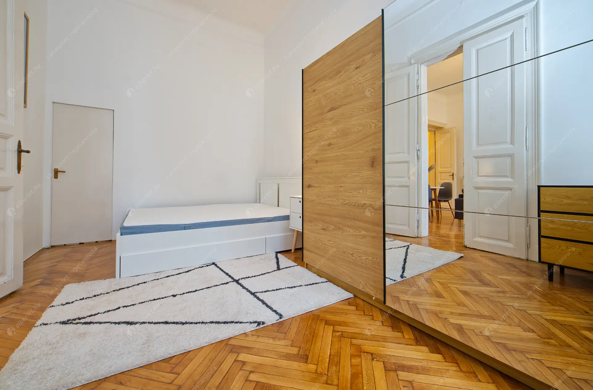 Kiadó albérlet 420000 Ft/hó áron: Budapest, IX. kerület  Ferenc körút. Mérete: 104 nm, 4 szobás | Alberlet.hu - 6607864