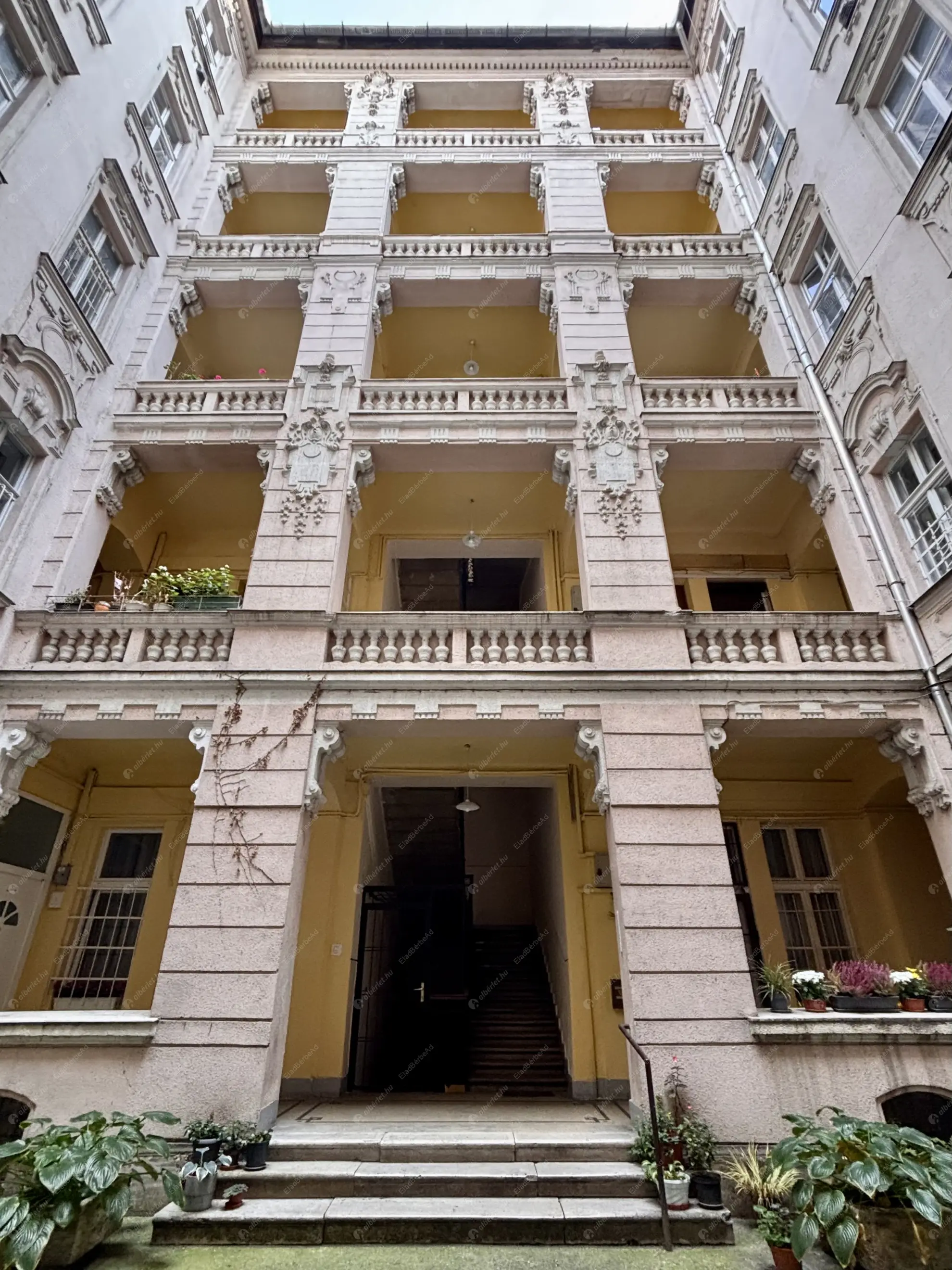 Kiadó albérlet 217000 Ft/hó áron: Budapest, IX. kerület  Ferenc körút. Mérete: 54 nm, 1 szobás | Alberlet.hu - 6581524