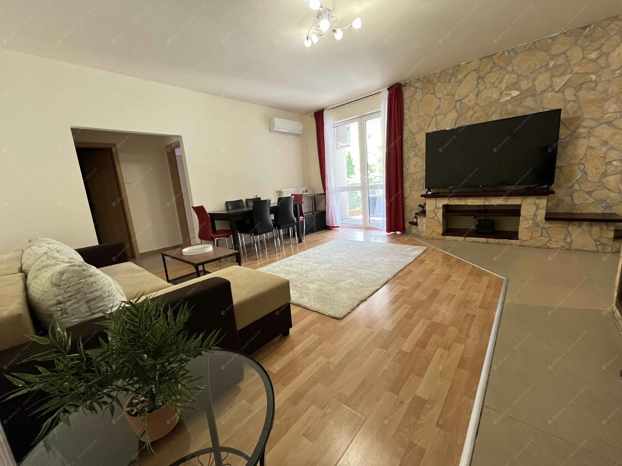 Kiadó albérlet 360000 Ft/hó áron: Budapest, IX. kerület  Ferenc tér. Mérete: 81 nm, 3 szobás | Alberlet.hu - 6609295