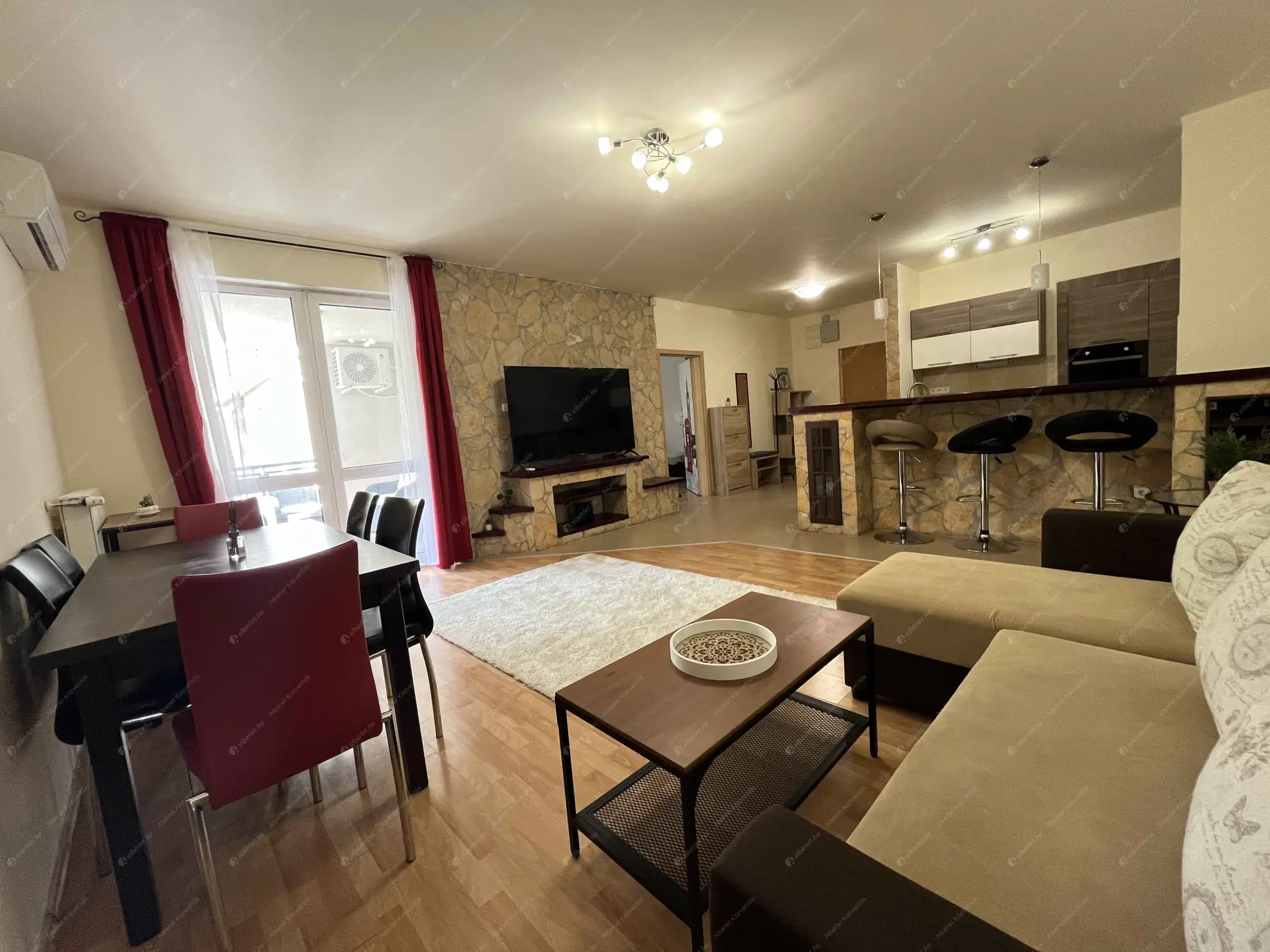 Kiadó albérlet 360000 Ft/hó áron: Budapest, IX. kerület  Ferenc tér. Mérete: 81 nm, 3 szobás | Alberlet.hu - 6609297