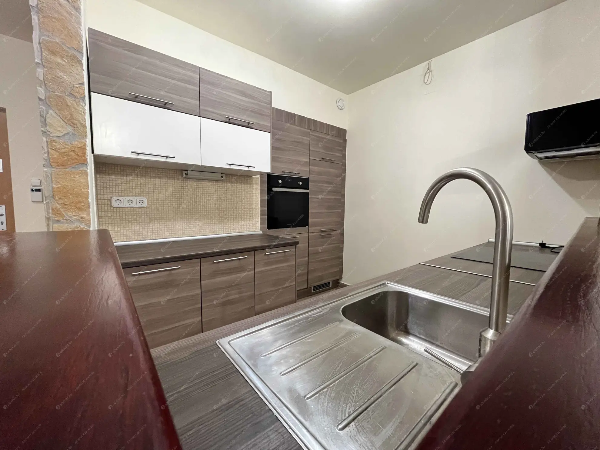 Kiadó albérlet 360000 Ft/hó áron: Budapest, IX. kerület  Ferenc tér. Mérete: 81 nm, 3 szobás | Alberlet.hu - 6609317