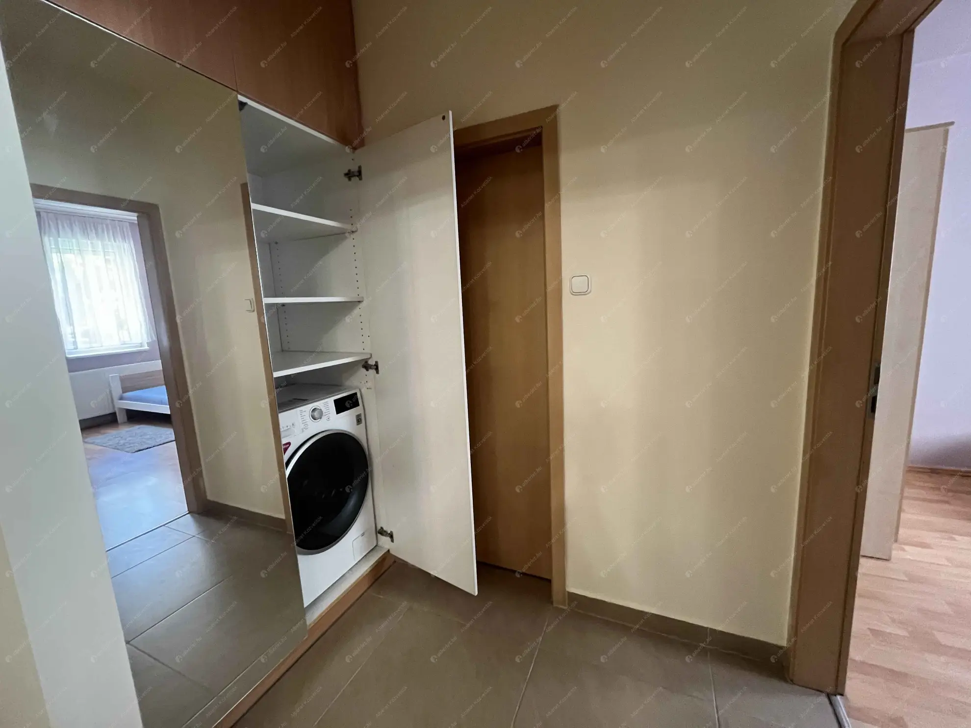 Kiadó albérlet 360000 Ft/hó áron: Budapest, IX. kerület  Ferenc tér. Mérete: 81 nm, 3 szobás | Alberlet.hu - 6609332