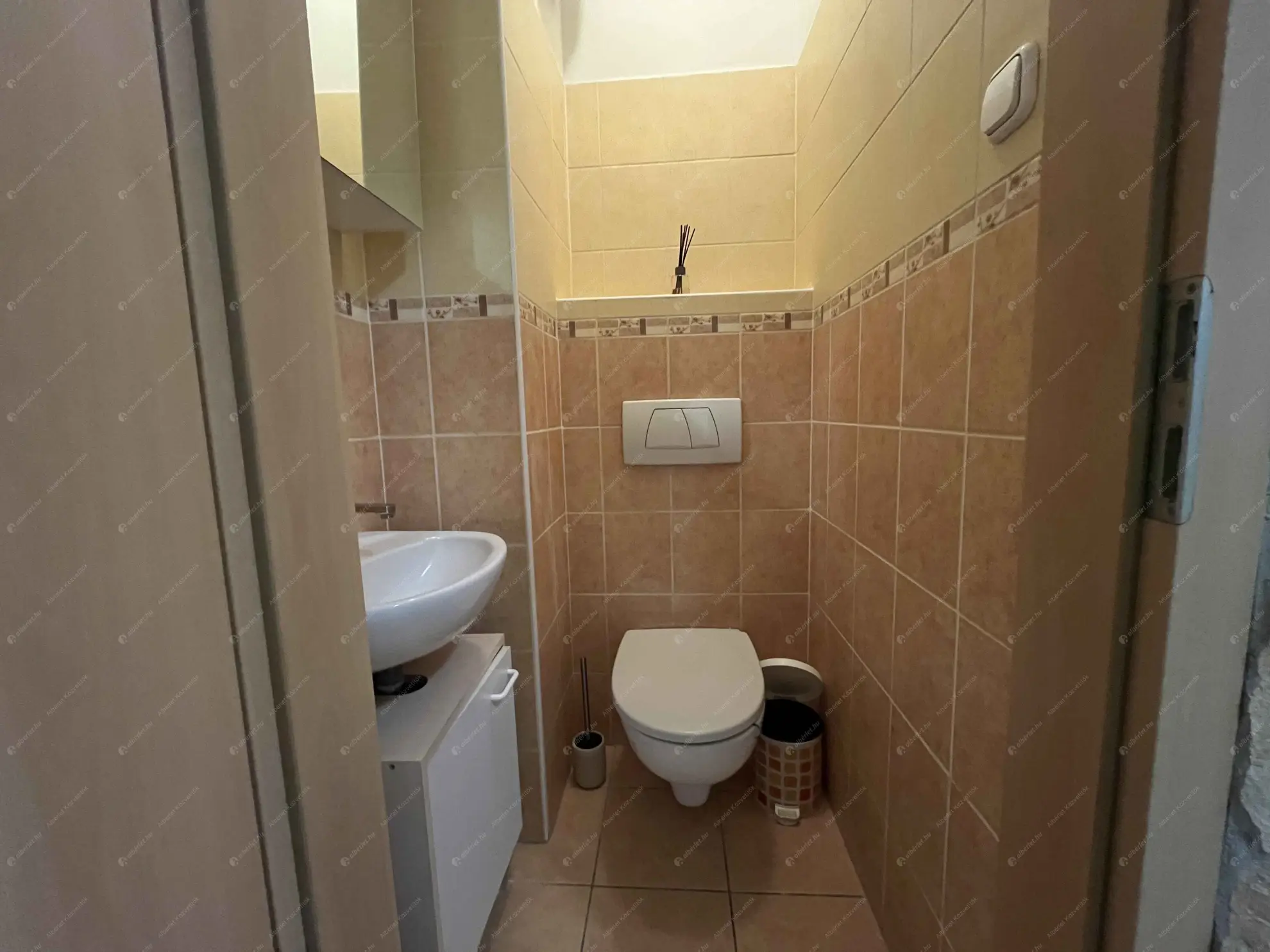 Kiadó albérlet 360000 Ft/hó áron: Budapest, IX. kerület  Ferenc tér. Mérete: 81 nm, 3 szobás | Alberlet.hu - 6609333