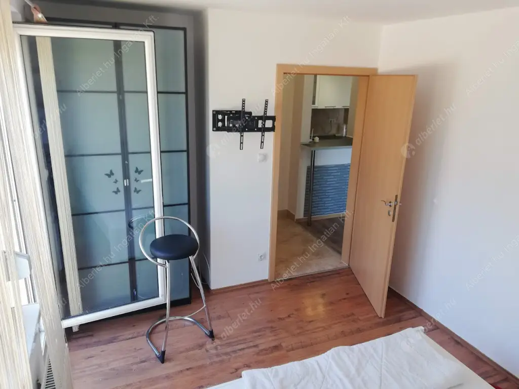 Kiadó albérlet 220000 Ft/hó áron: Budapest, IX. kerület  Haller utca. Mérete: 55 nm, 2 szobás | Alberlet.hu - 6598283