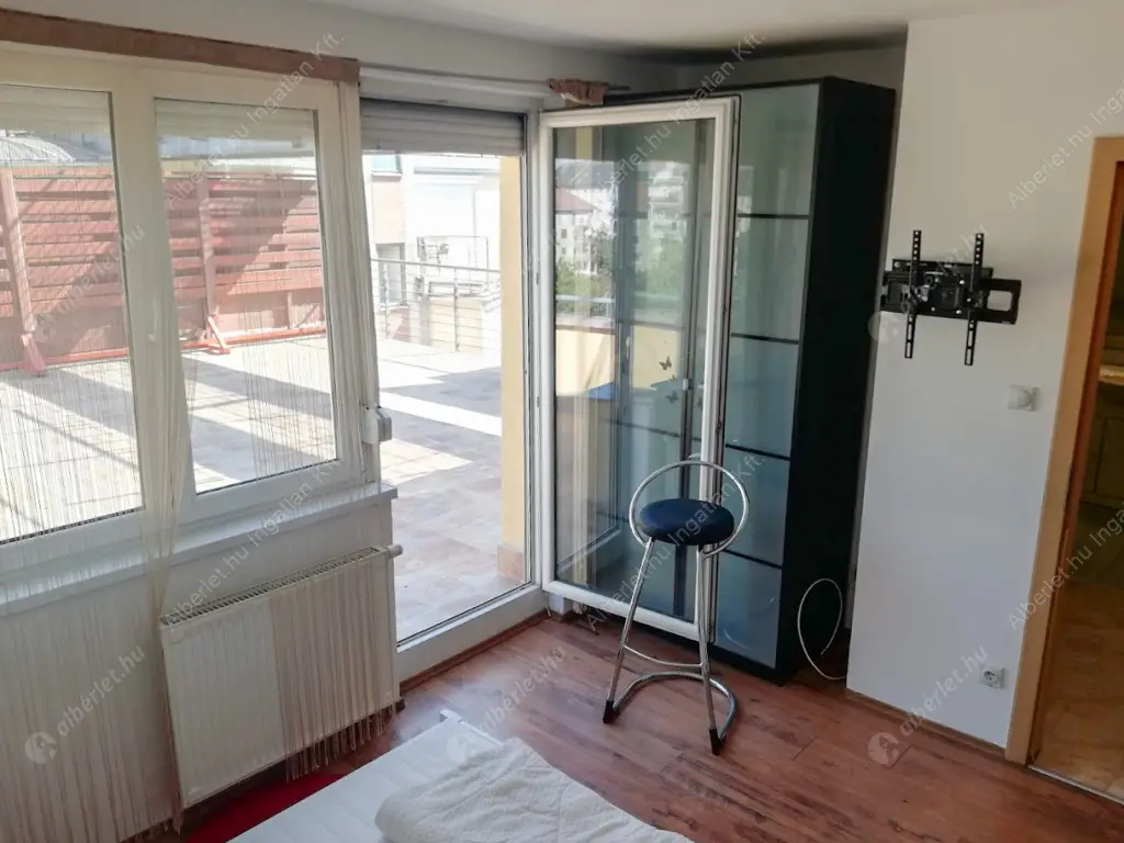 Kiadó albérlet 220000 Ft/hó áron: Budapest, IX. kerület  Haller utca. Mérete: 55 nm, 2 szobás | Alberlet.hu - 6598284