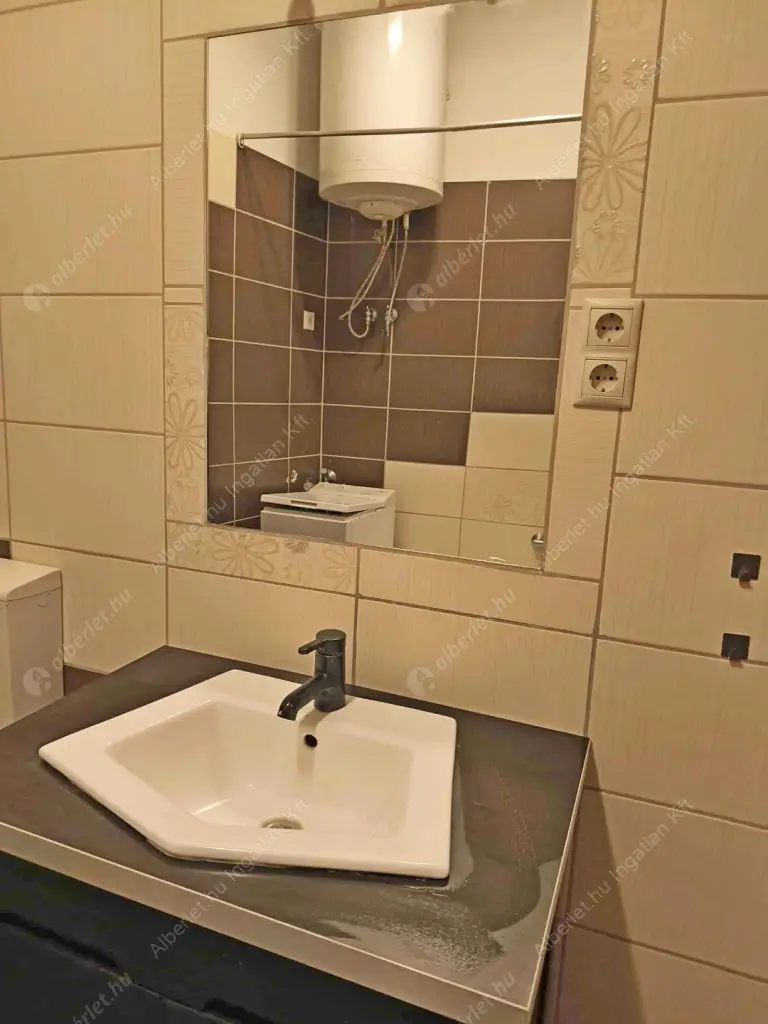 Kiadó albérlet 290000 Ft/hó áron: Budapest, IX. kerület  Hőgyes Endre utca. Mérete: 61 nm, 2 szobás | Alberlet.hu - 6591190