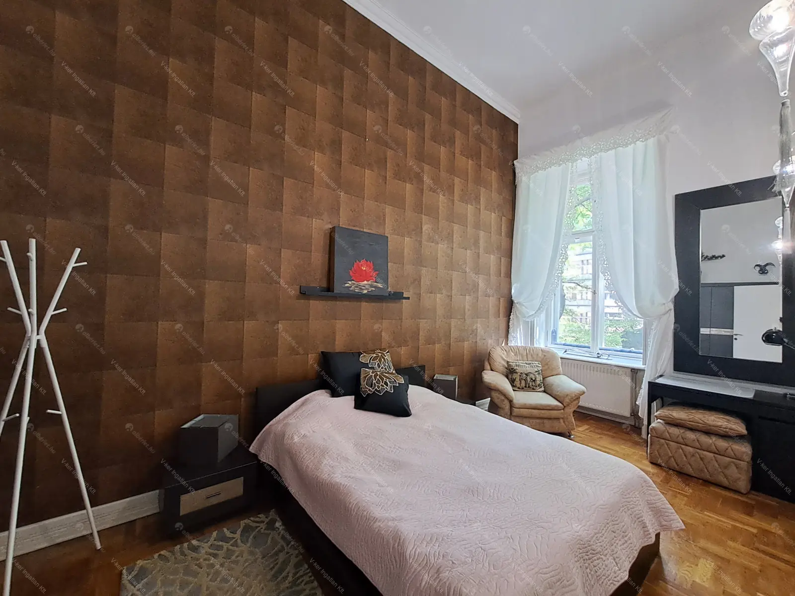 Kiadó albérlet 622000 Ft/hó áron: Budapest, IX. kerület  Kálvin tér. Mérete: 120 nm, 4 szobás | Alberlet.hu - 6706543