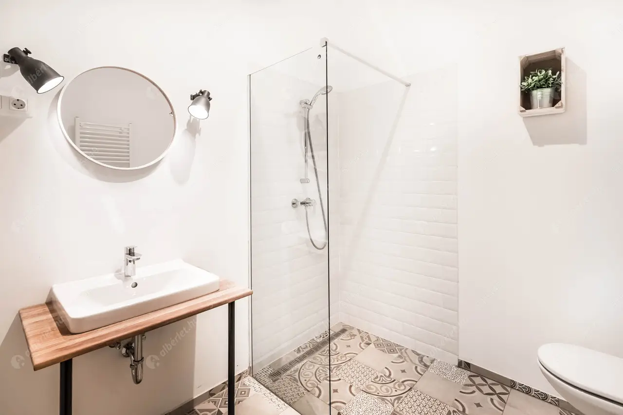 Kiadó albérlet 130000 Ft/hó áron: Budapest, IX. kerület  Kinizsi utca. Mérete: 130 nm, 5 szobás | Alberlet.hu - 3794600