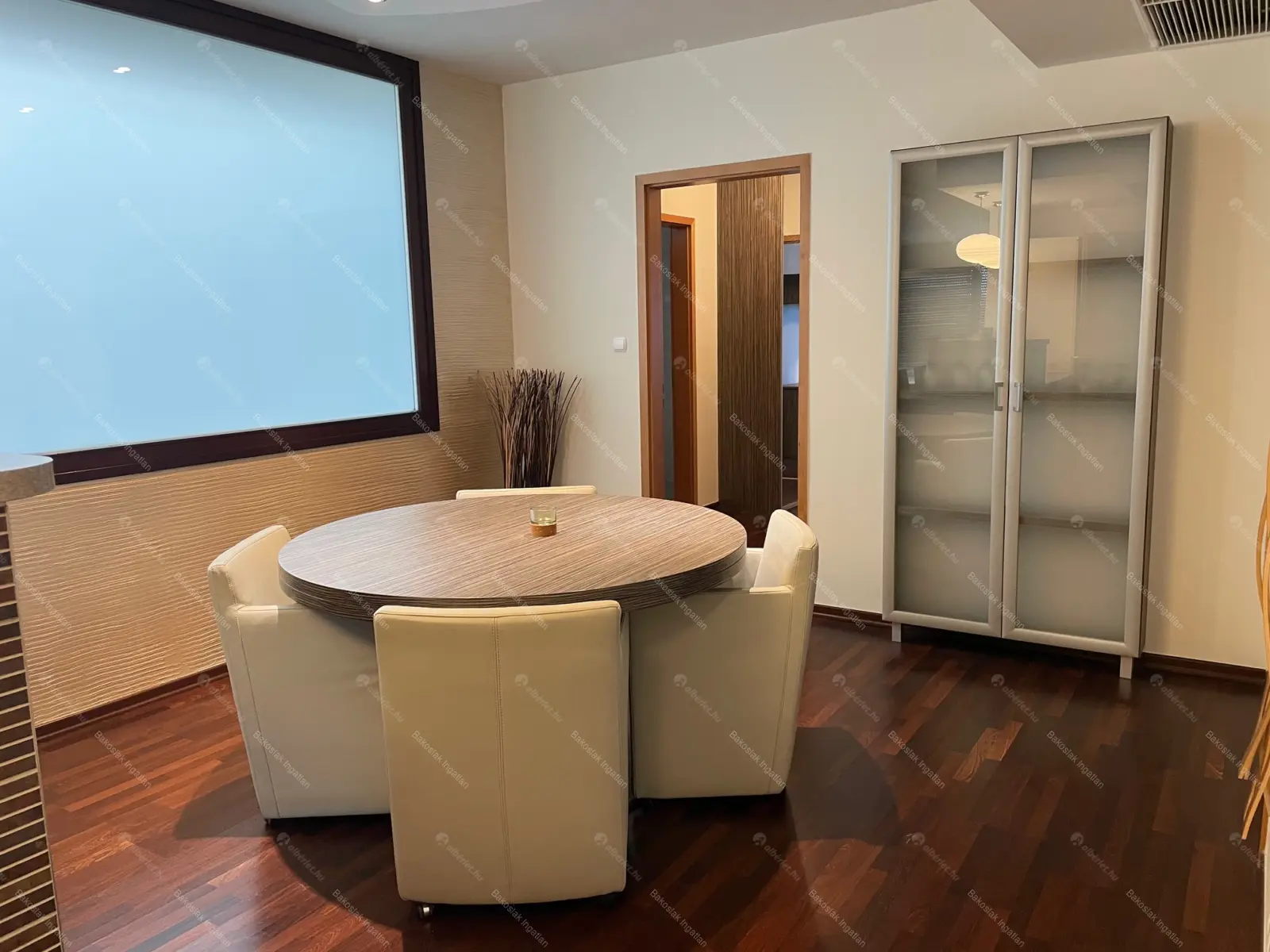 Kiadó albérlet 912000 Ft/hó áron: Budapest, IX. kerület  Lechner Ödön fasor. Mérete: 130 nm, 4 szobás | Alberlet.hu - 6700949