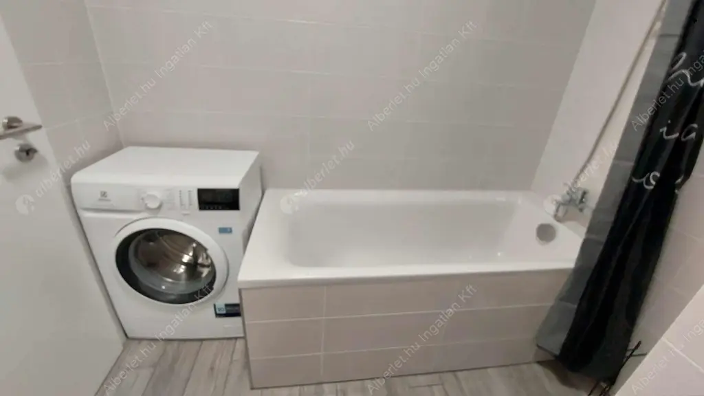 Kiadó albérlet 218000 Ft/hó áron: Budapest, IX. kerület  Lenhossék utca. Mérete: 28 nm, 1 szobás | Alberlet.hu - 6562153