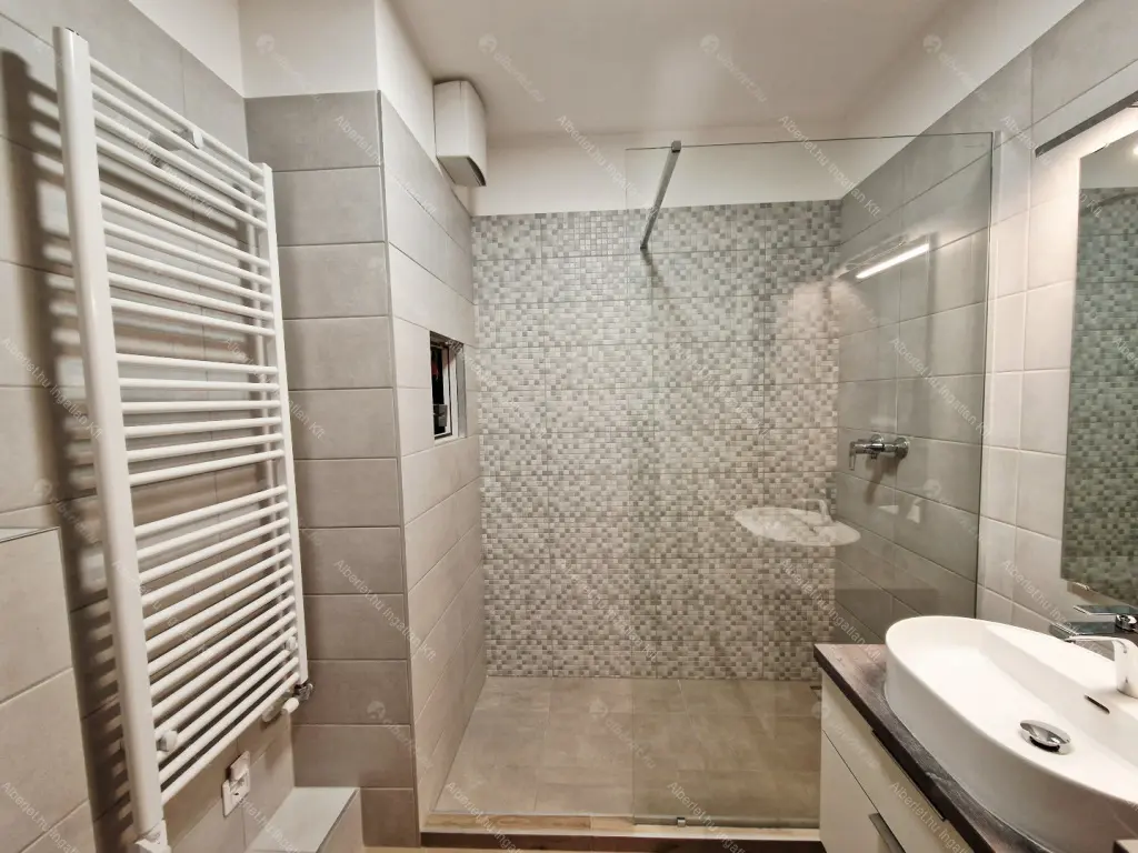 Kiadó albérlet 260000 Ft/hó áron: Budapest, IX. kerület  Lenhossék utca. Mérete: 49 nm, 2 szobás | Alberlet.hu - 6655290