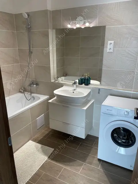 Kiadó albérlet 320000 Ft/hó áron: Budapest, IX. kerület  Tóth Kálmán utca. Mérete: 47 nm, 2 szobás | Alberlet.hu - 6624938