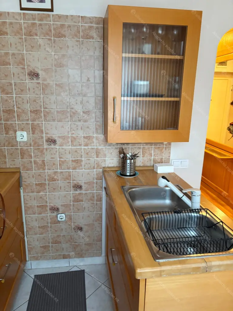 Kiadó albérlet 240000 Ft/hó áron: Budapest, IX. kerület  Tűzoltó utca. Mérete: 37 nm, 1 szobás | Alberlet.hu - 6654934