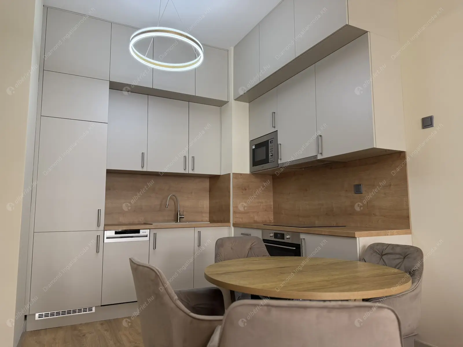 Kiadó albérlet 350000 Ft/hó áron: Budapest, IX. kerület  Vágóhíd utca. Mérete: 50 nm, 2 szobás | Alberlet.hu - 6617660