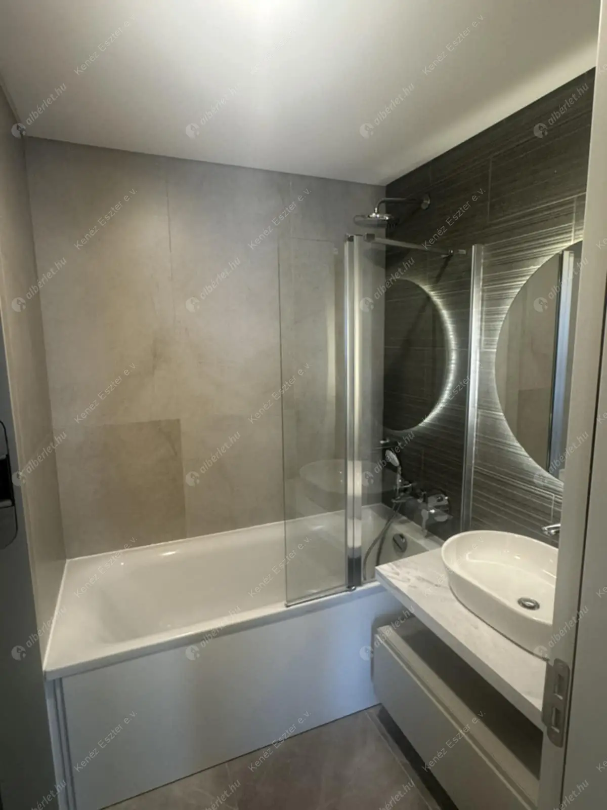 Kiadó albérlet 580000 Ft/hó áron: Budapest, IX. kerület  Vágóhíd utca. Mérete: 92 nm, 3 szobás | Alberlet.hu - 6588075