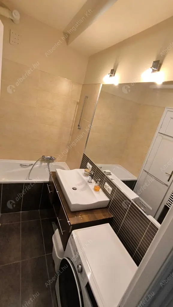 Kiadó albérlet 350000 Ft/hó áron: Budapest, IX. kerület  Vaskapu utca. Mérete: 80 nm, 3 szobás | Alberlet.hu - 6601292