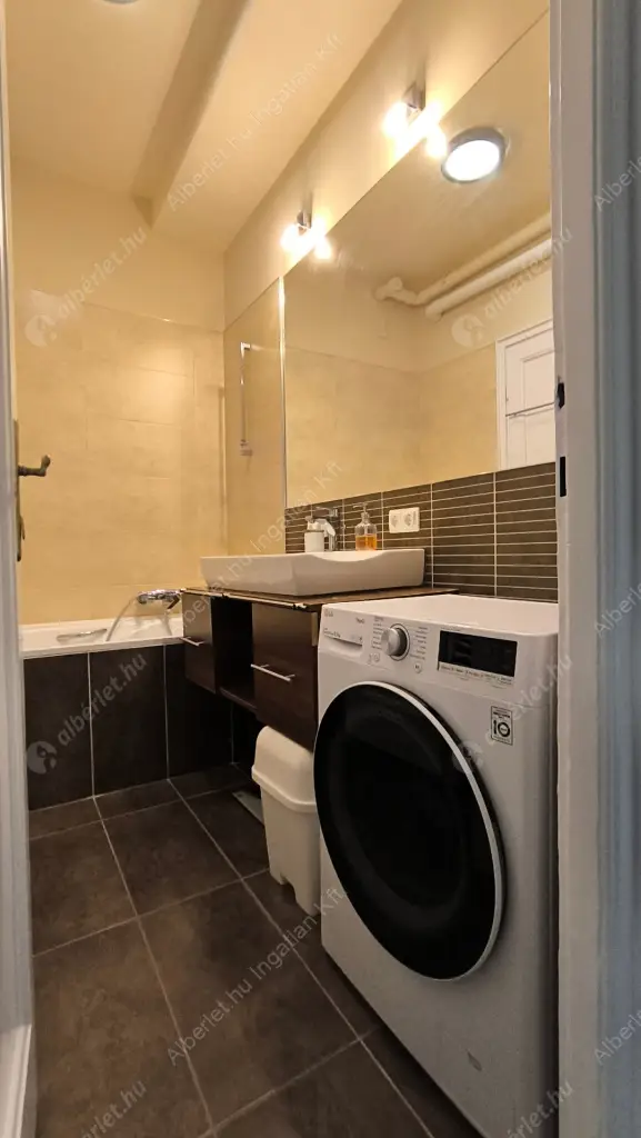 Kiadó albérlet 350000 Ft/hó áron: Budapest, IX. kerület  Vaskapu utca. Mérete: 80 nm, 3 szobás | Alberlet.hu - 6608743