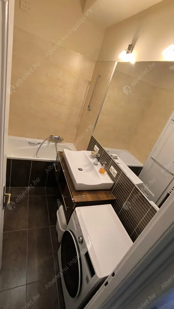 Kiadó albérlet 350000 Ft/hó áron: Budapest, IX. kerület  Vaskapu utca. Mérete: 80 nm, 3 szobás | Alberlet.hu - 6608745