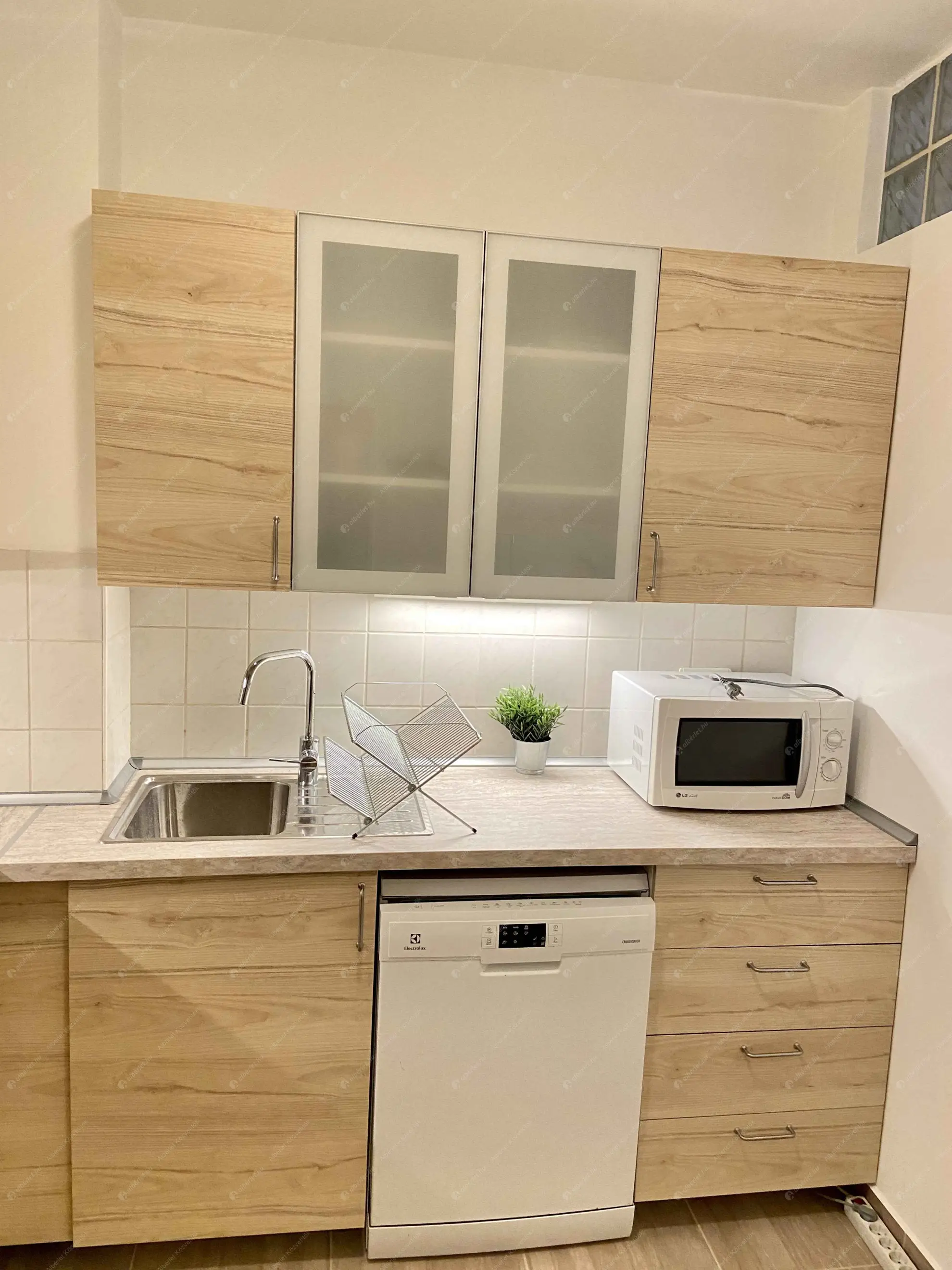 Kiadó albérlet 220000 Ft/hó áron: Budapest, IX. kerület  Viola utca. Mérete: 52 nm, 1 szobás | Alberlet.hu - 6570259