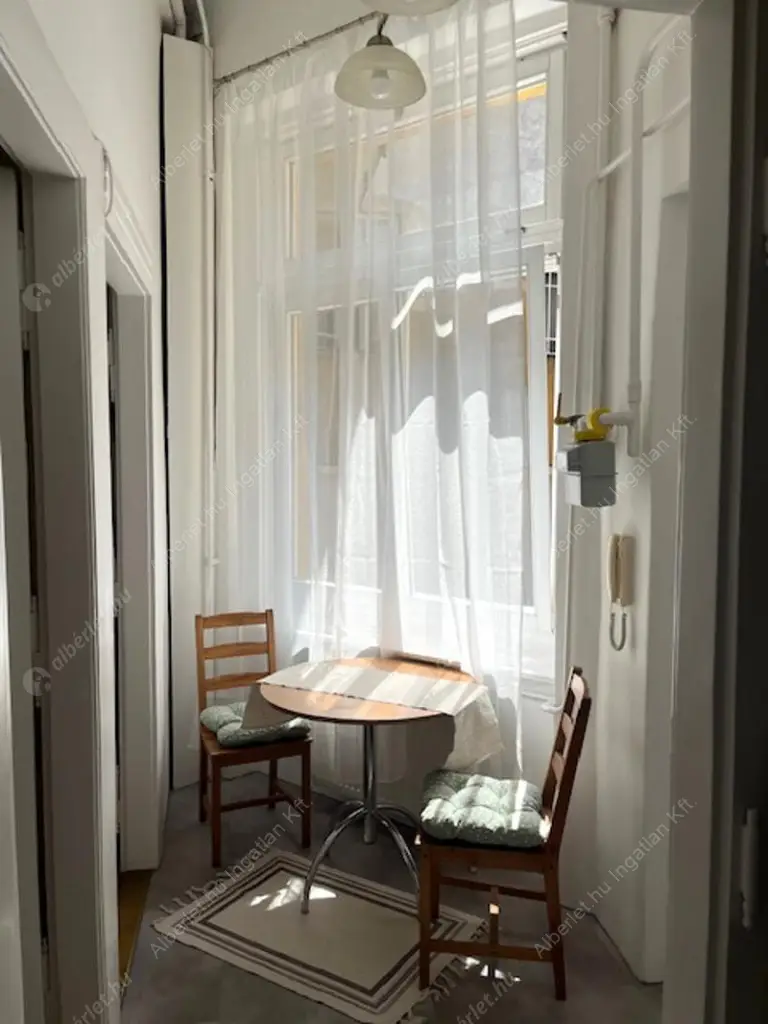 Kiadó albérlet 250000 Ft/hó áron: Budapest, V. kerület  Alkotmány utca. Mérete: 40 nm, 1 szobás | Alberlet.hu - 6540516