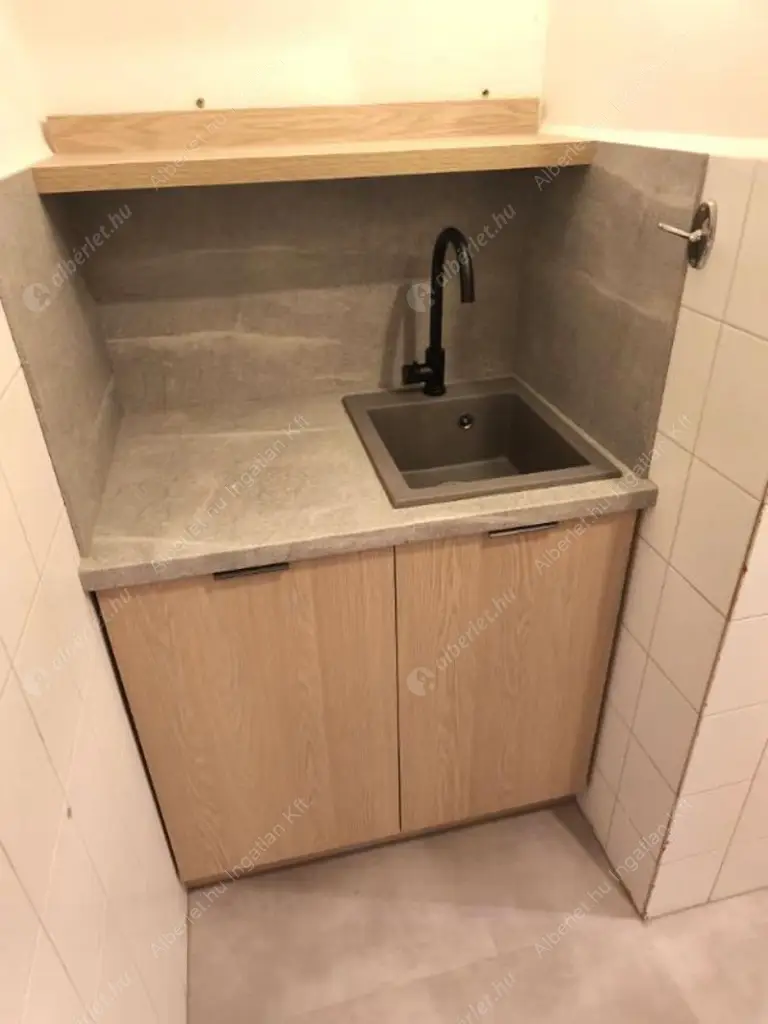 Kiadó albérlet 250000 Ft/hó áron: Budapest, V. kerület  Alkotmány utca. Mérete: 40 nm, 1 szobás | Alberlet.hu - 6540519