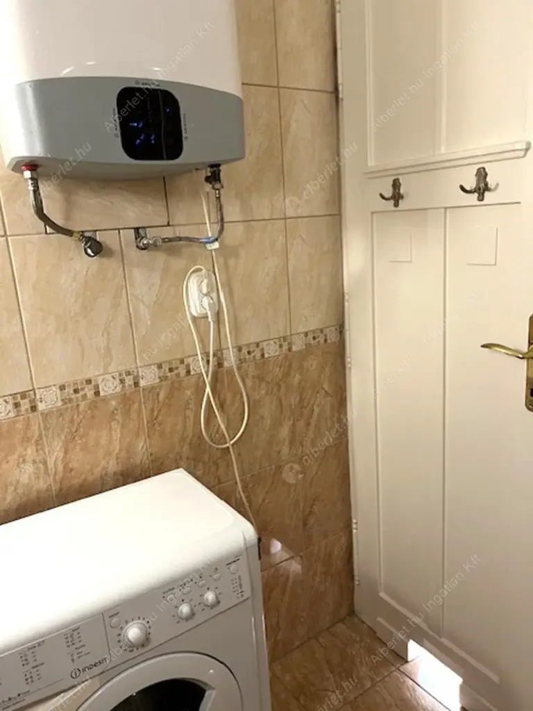 Kiadó albérlet 250000 Ft/hó áron: Budapest, V. kerület  Alkotmány utca. Mérete: 40 nm, 1 szobás | Alberlet.hu - 6540520