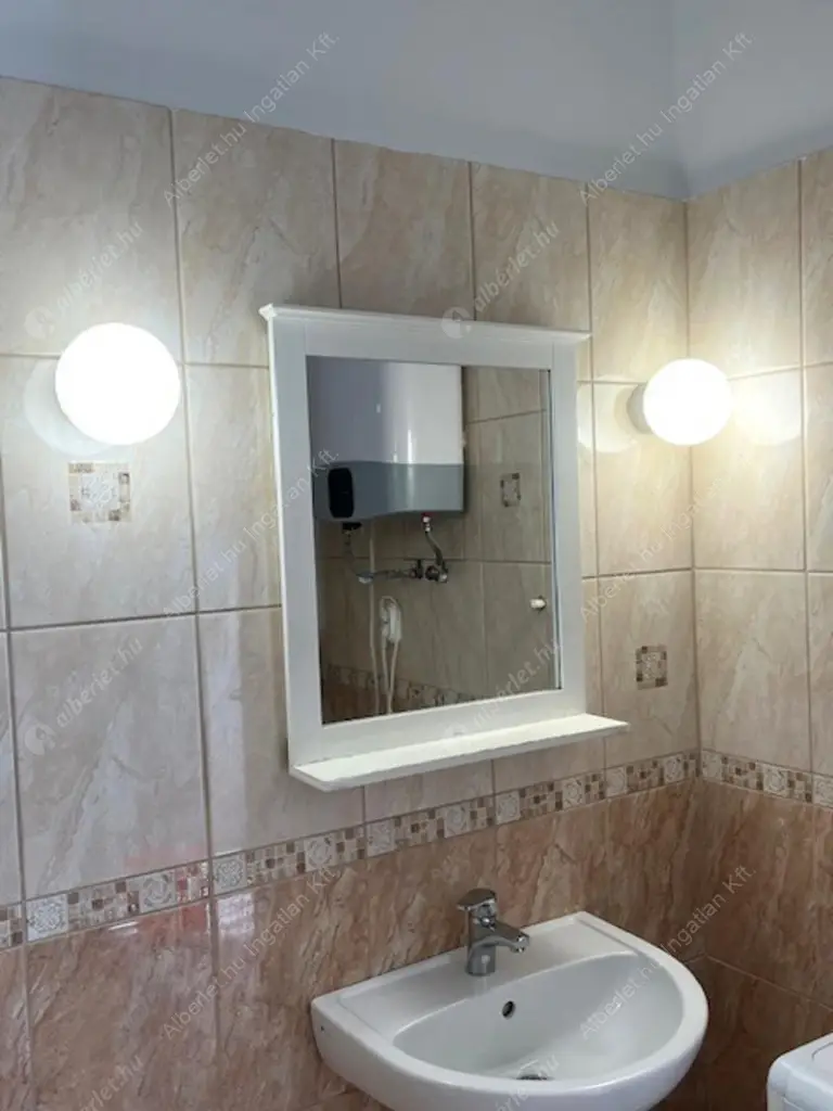 Kiadó albérlet 250000 Ft/hó áron: Budapest, V. kerület  Alkotmány utca. Mérete: 40 nm, 1 szobás | Alberlet.hu - 6540521