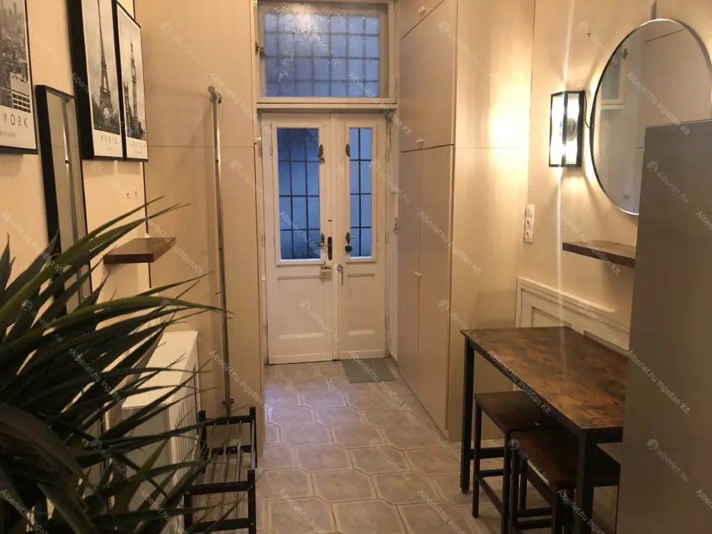 Kiadó albérlet 360000 Ft/hó áron: Budapest, V. kerület  Alkotmány utca. Mérete: 53 nm, 2 szobás | Alberlet.hu - 6709836