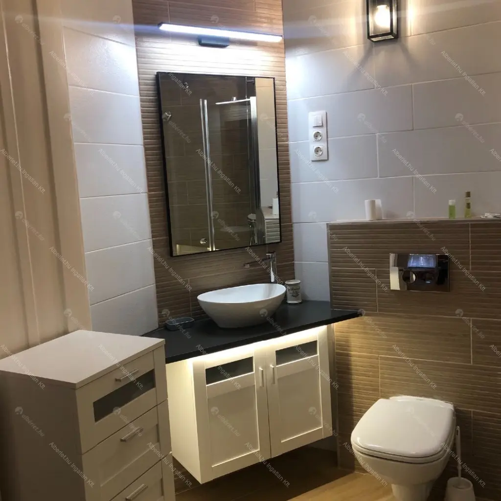 Kiadó albérlet 360000 Ft/hó áron: Budapest, V. kerület  Alkotmány utca. Mérete: 53 nm, 2 szobás | Alberlet.hu - 6709838