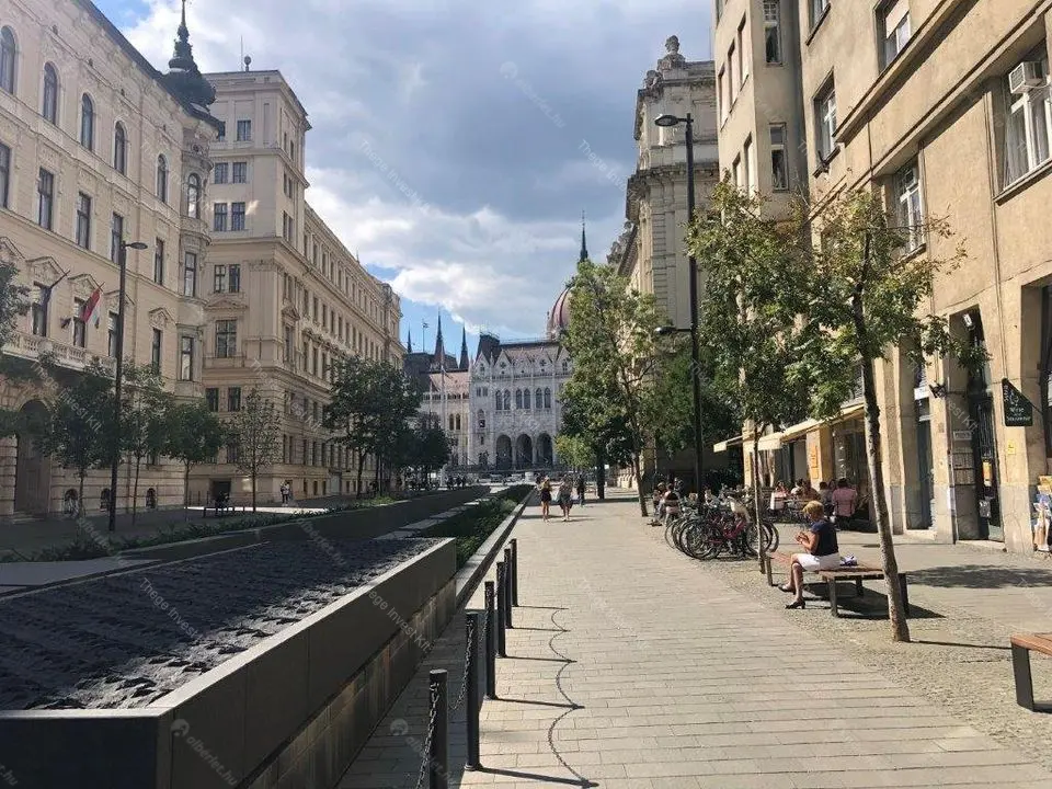 Kiadó albérlet 360000 Ft/hó áron: Budapest, V. kerület  Alkotmány utca. Mérete: 55 nm, 2 szobás | Alberlet.hu - 6708451